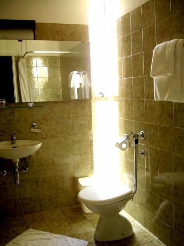Hotel Adriatic Omišalj Oda fotoğraf